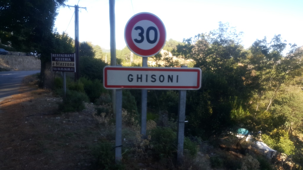 panneau d'entrée à Ghisoni terme de la 4ème étape