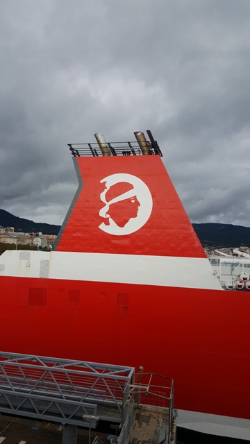 Port d'Ajaccio - Ferry à quai Port d'Ajaccio - Ferry à quai