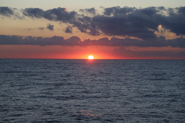 Coucher de soleil en pleine mer