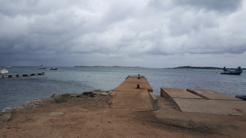 Les îles Lavezzi et la plage de petit Sperone Les îles Lavezzi et la plage de petit Sperone