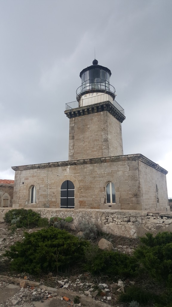 La face arrière du phare de Pertusato La face arrière du phare de Pertusato